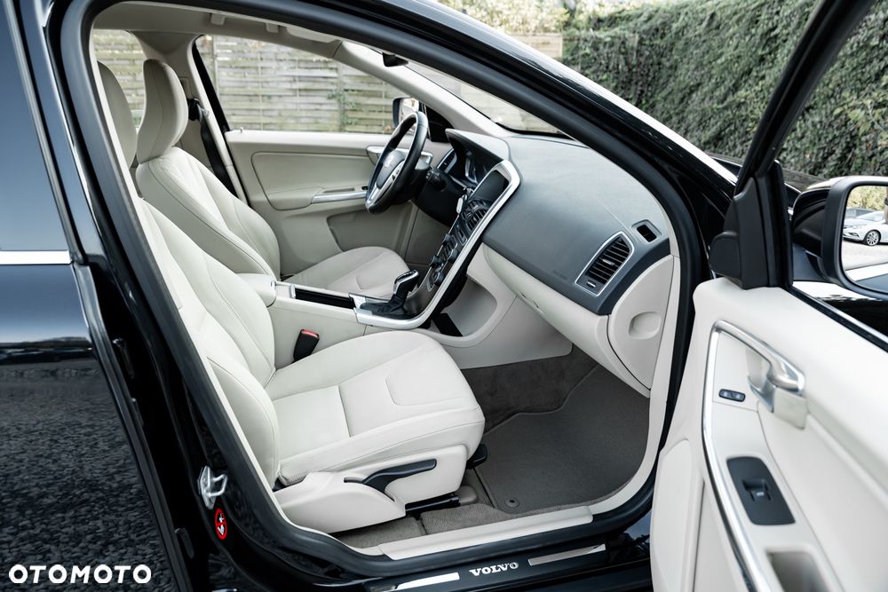 Volvo XC 60 D4 Drive-E Momentum - 25