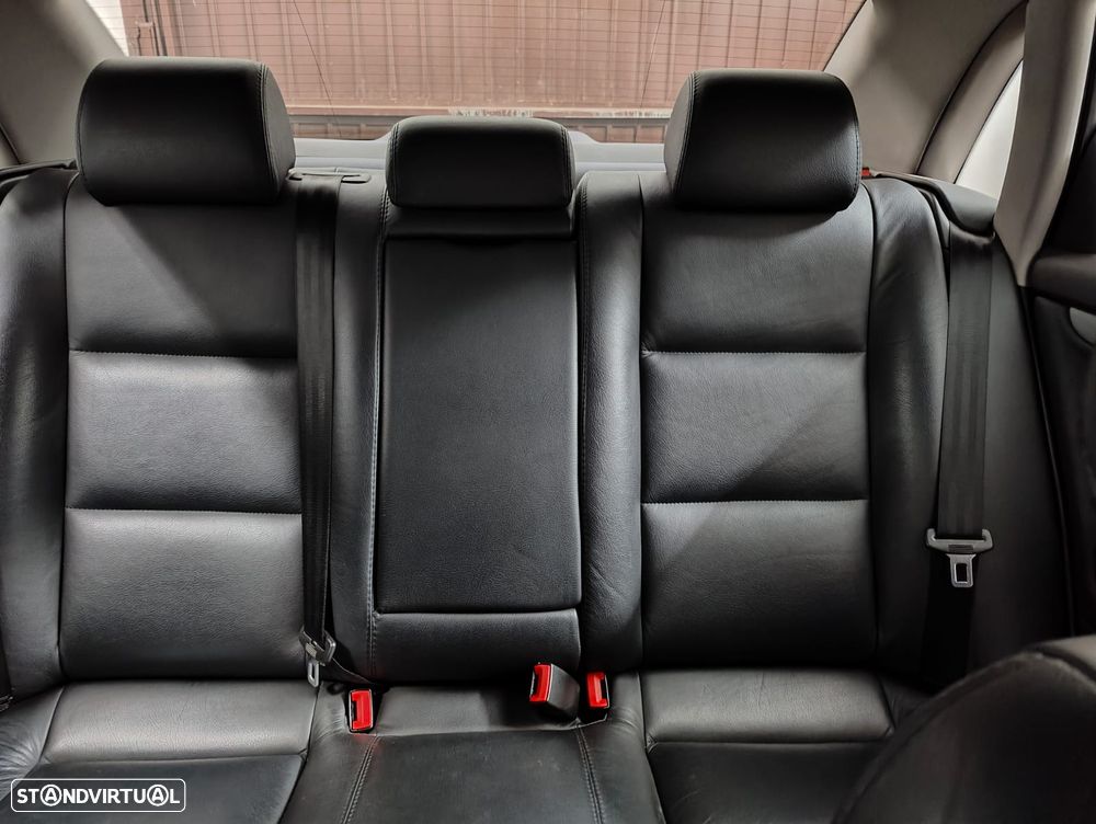 Audi A4 2.5 TDI quattro - 8