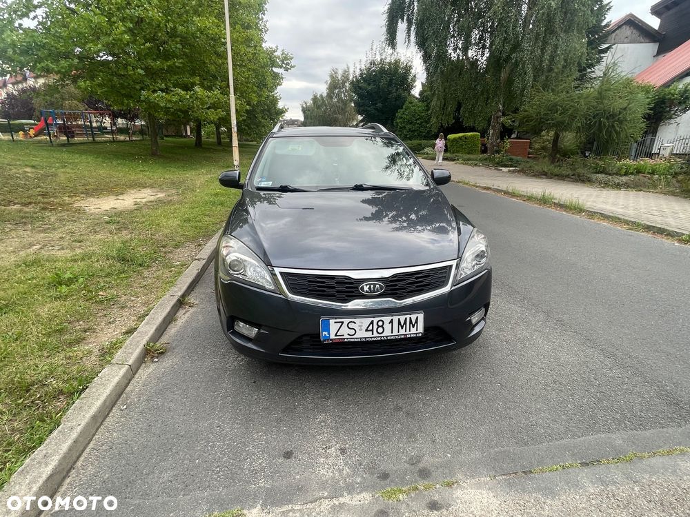 Kia Ceed 2011 photo 4