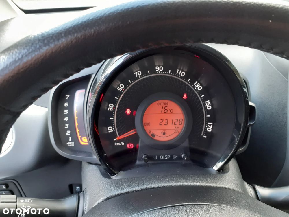 Toyota Aygo x-play connect - 9