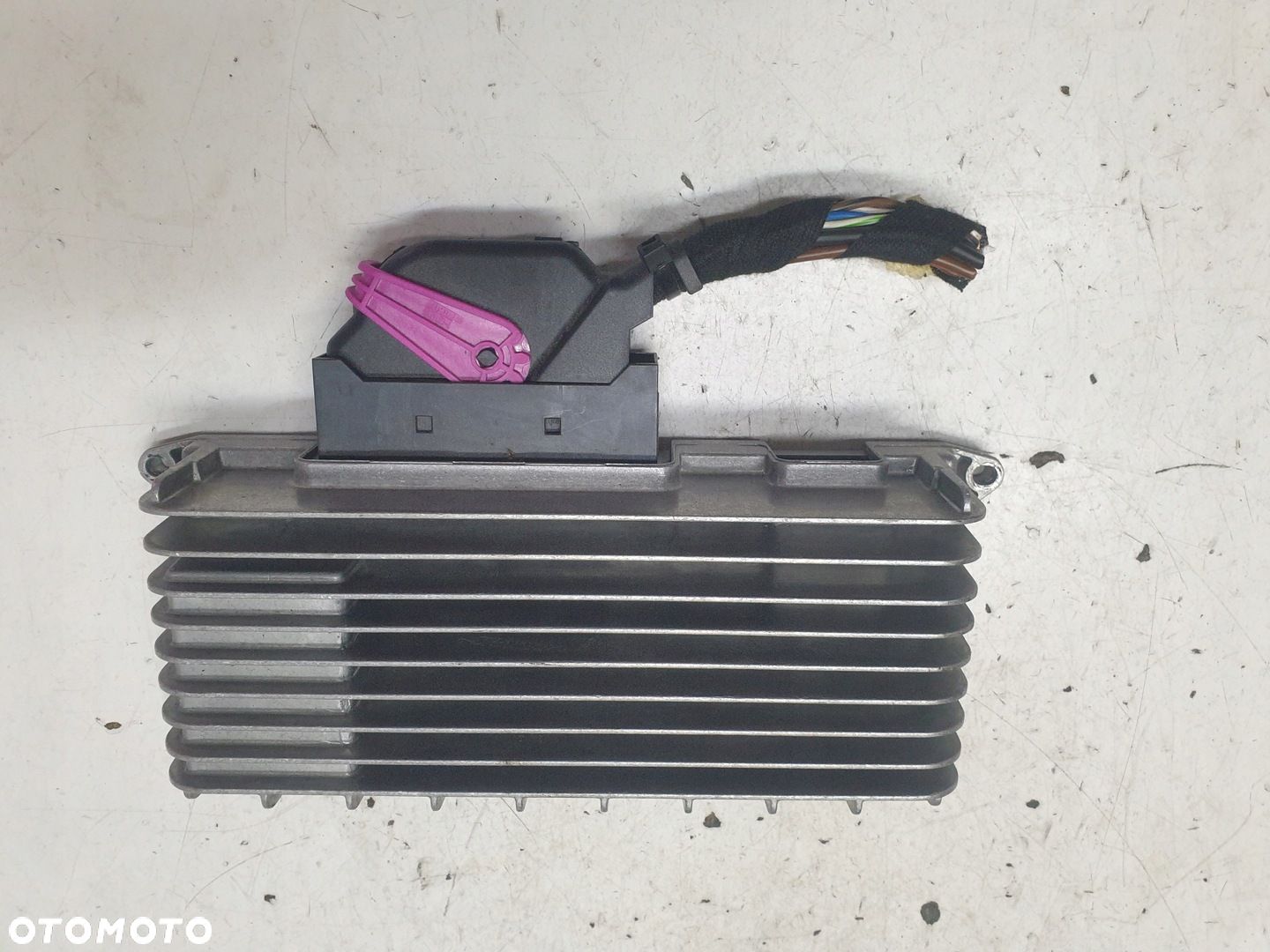 WZMACNIACZ RADIA AUDI A6 C6 4F0910223M - 1