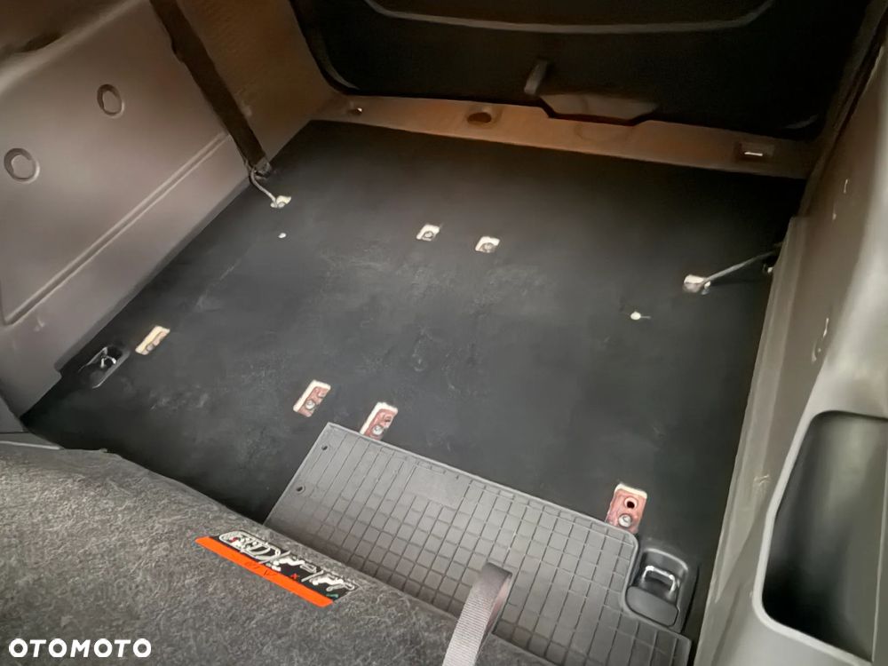 Ford Tourneo Connect Grand - 23
