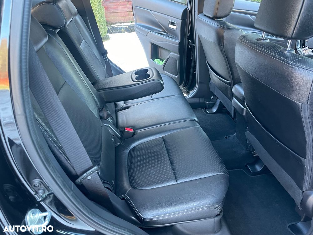 Mitsubishi Outlander - 32