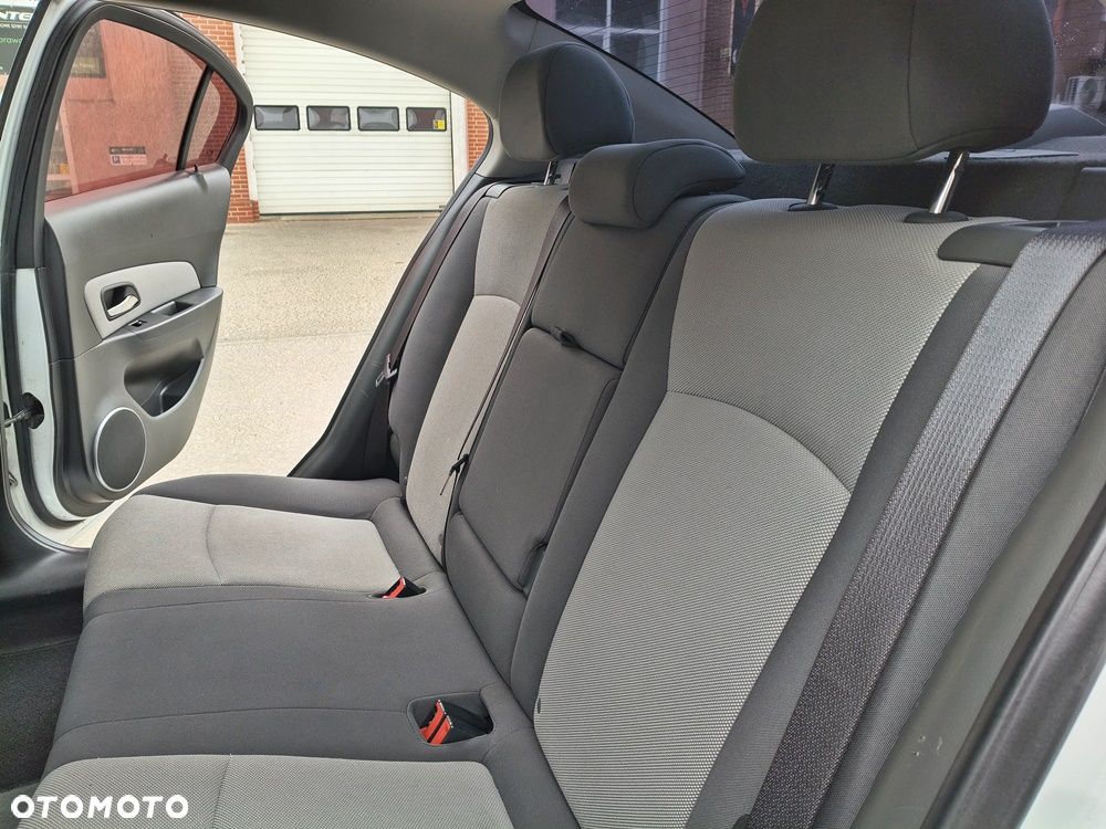 Chevrolet Cruze 2.0 LS - 25