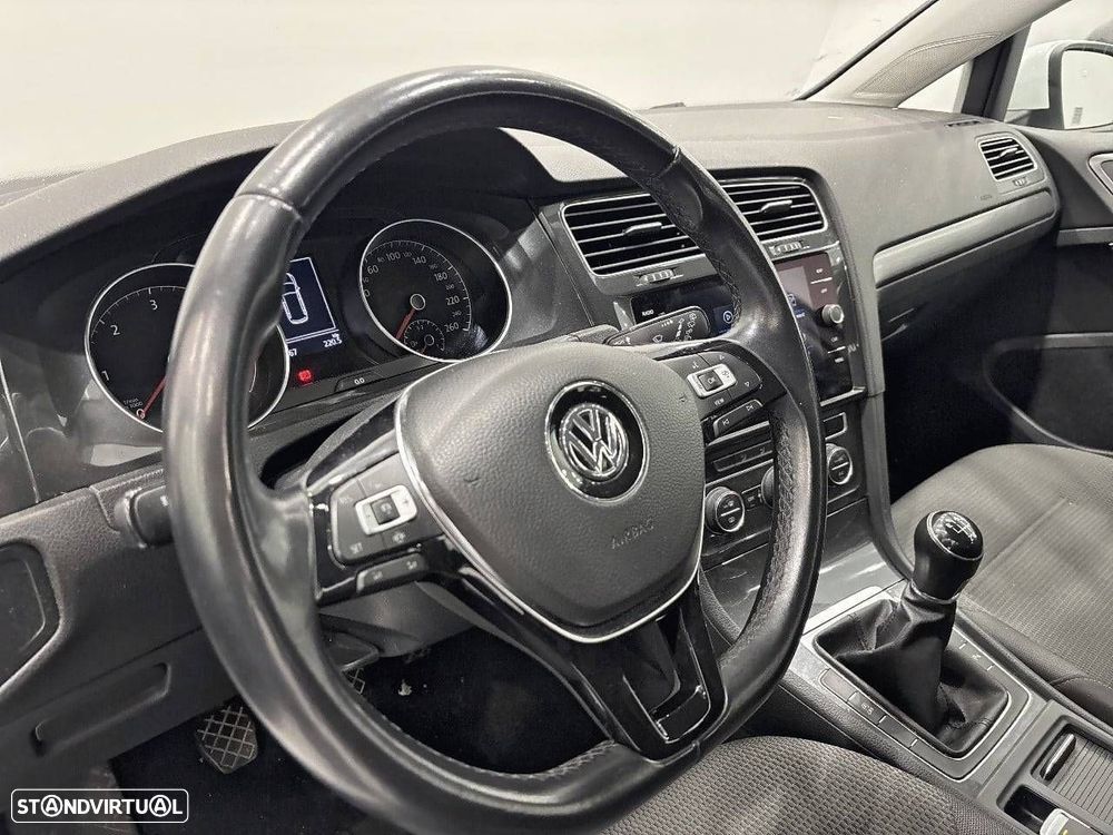 VW Golf 1.6 TDI Confortline - 12