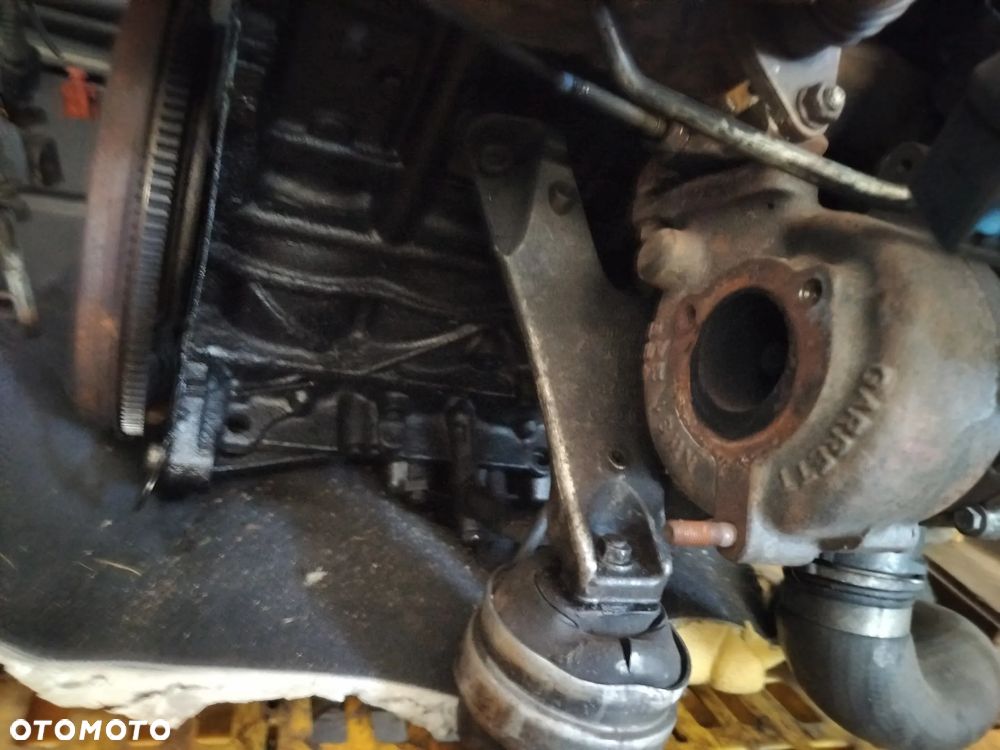 Audi A4 B7 2.0  TDI BPW  silnik słupek - 4
