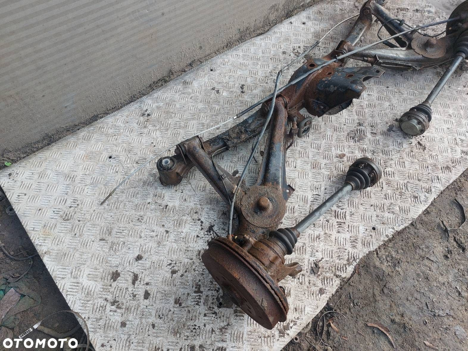 BELKA OŚ ZAWIESZENIA TYŁ PÓŁOSIE BMW E36 COMPACT 1.6 8V - 3