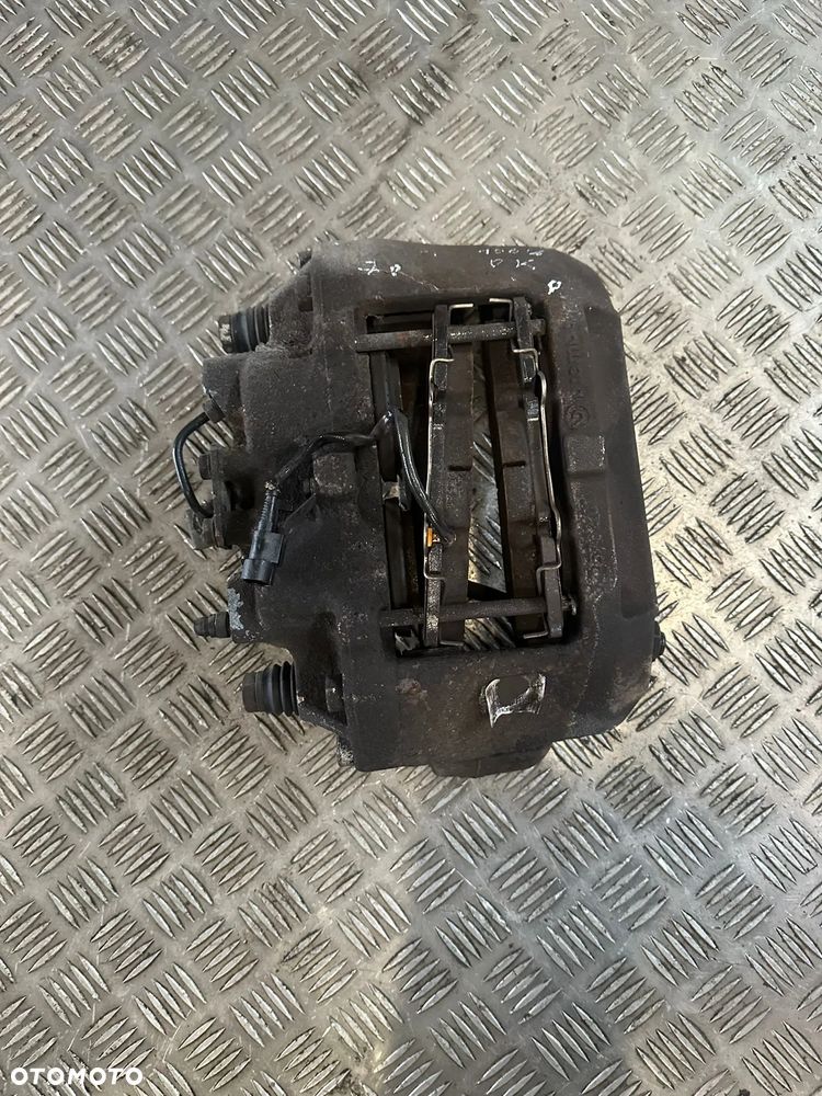 ZACISK PRZEDNI PRZOD Prawy Lewy Iveco Daily 65-70C 14- 576201 BREMBO - 1