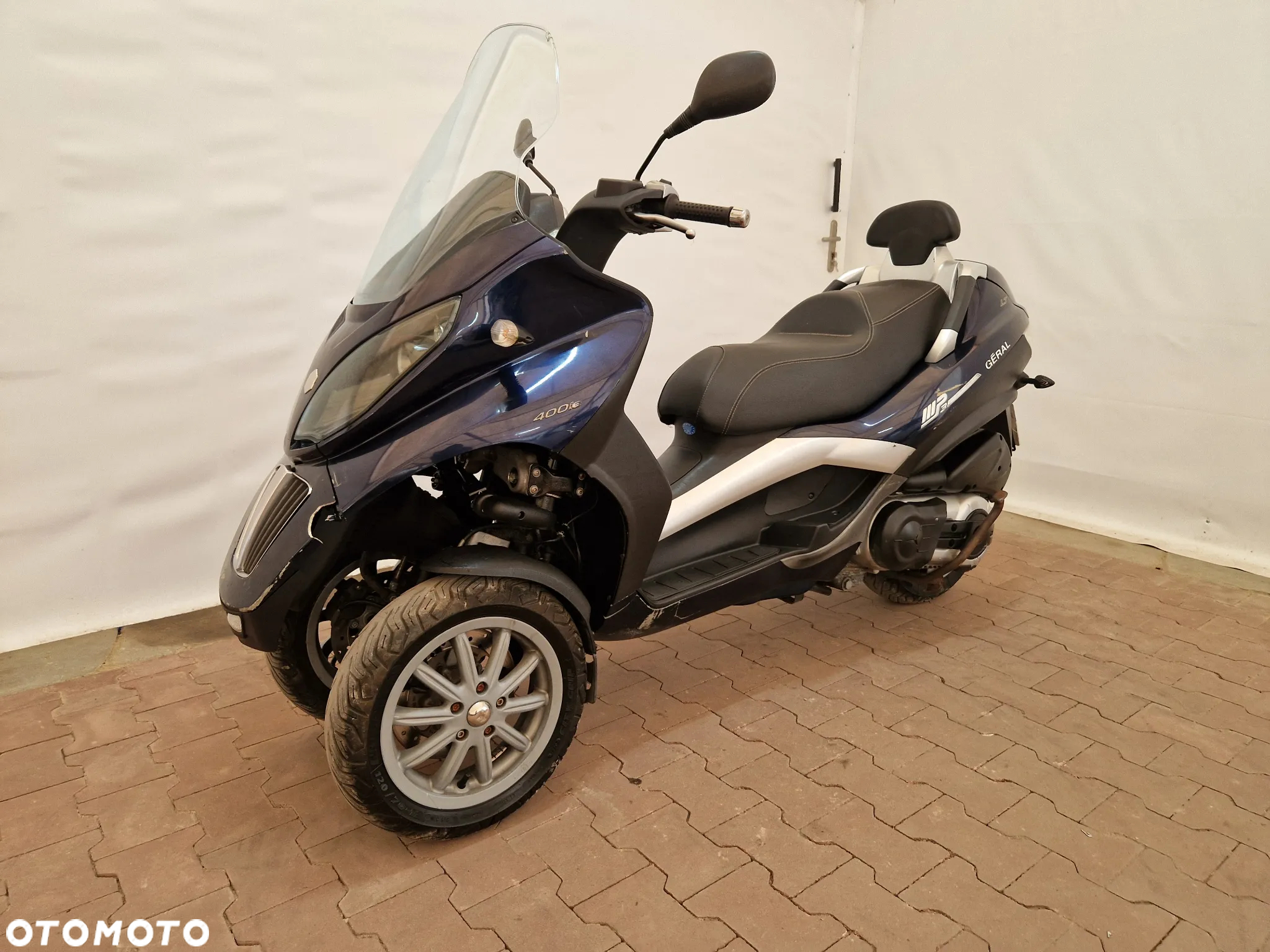 Piaggio MP-3 - 12