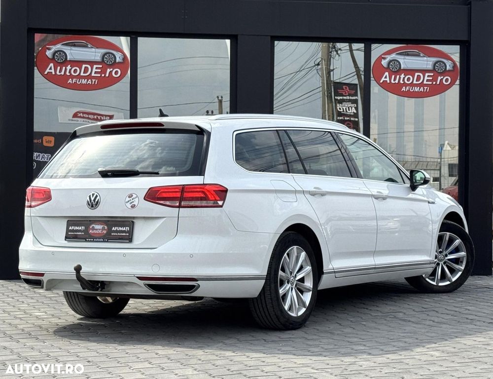 Volkswagen Passat - 4