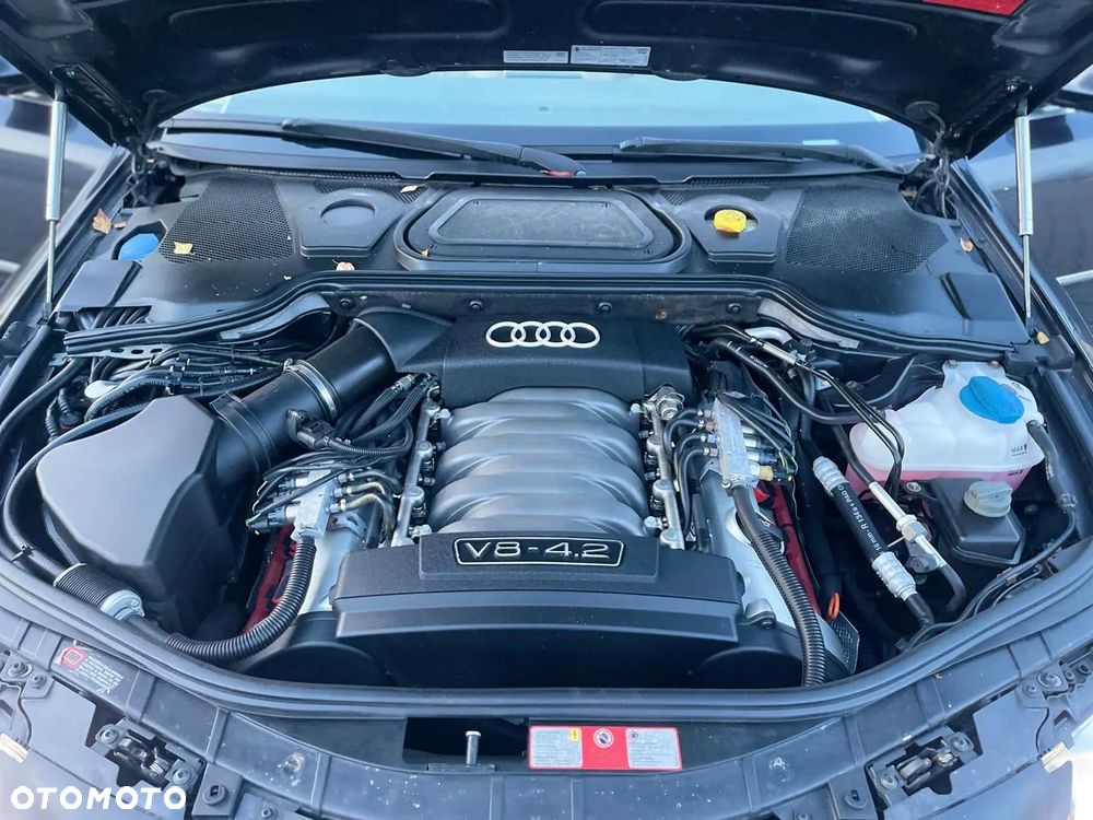 Audi A8 4.2 L Quattro - 10