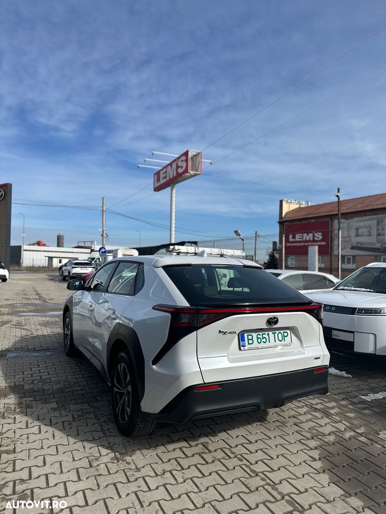 Toyota BZ4X 160 KW AWD (4x4) Dynamic - 3