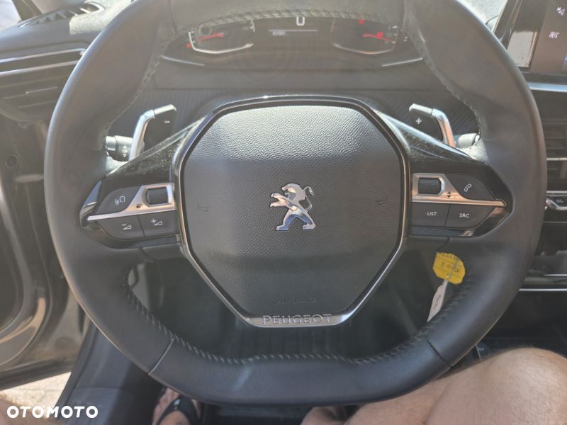 Peugeot 2008 BlueHDi 130 Allure S&S EAT8 - 29