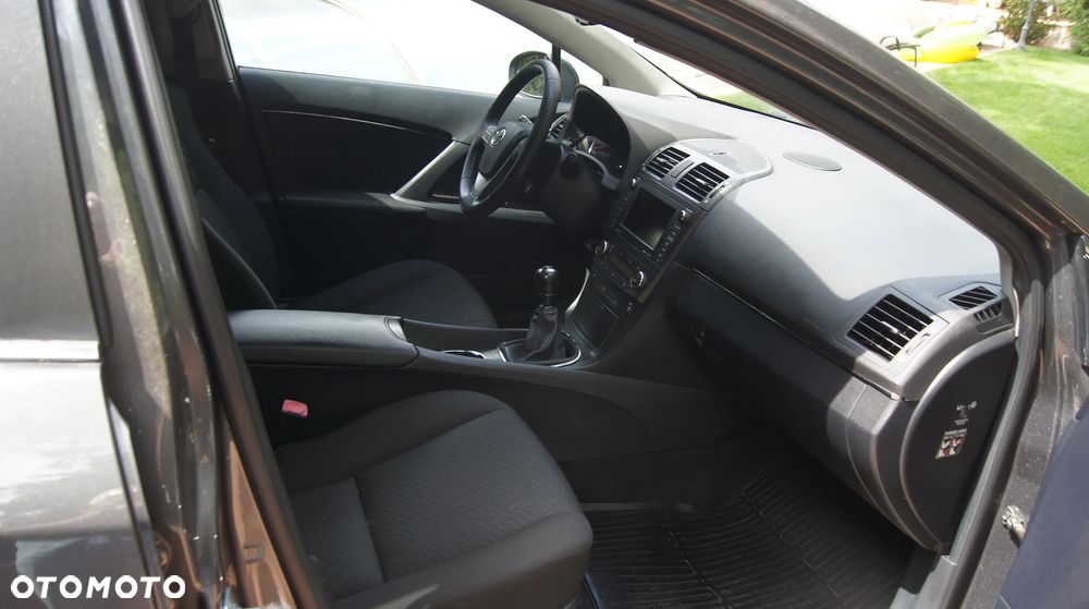 Toyota Avensis - 14