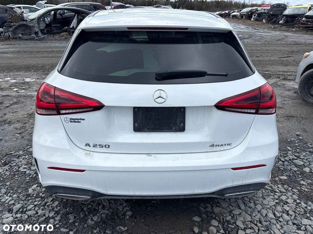 Mercedes-Benz Klasa A 250 4-Matic AMG Line 7G-DCT - 3