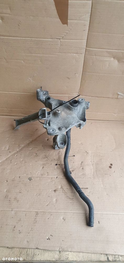 Łapa mocowanie wspornik silnika Renault Trafic III Vivaro B 1.6 DCI 244834609R - 1