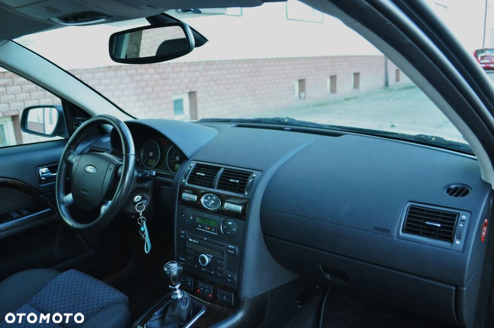 Ford Mondeo 1.8 Ghia - 22