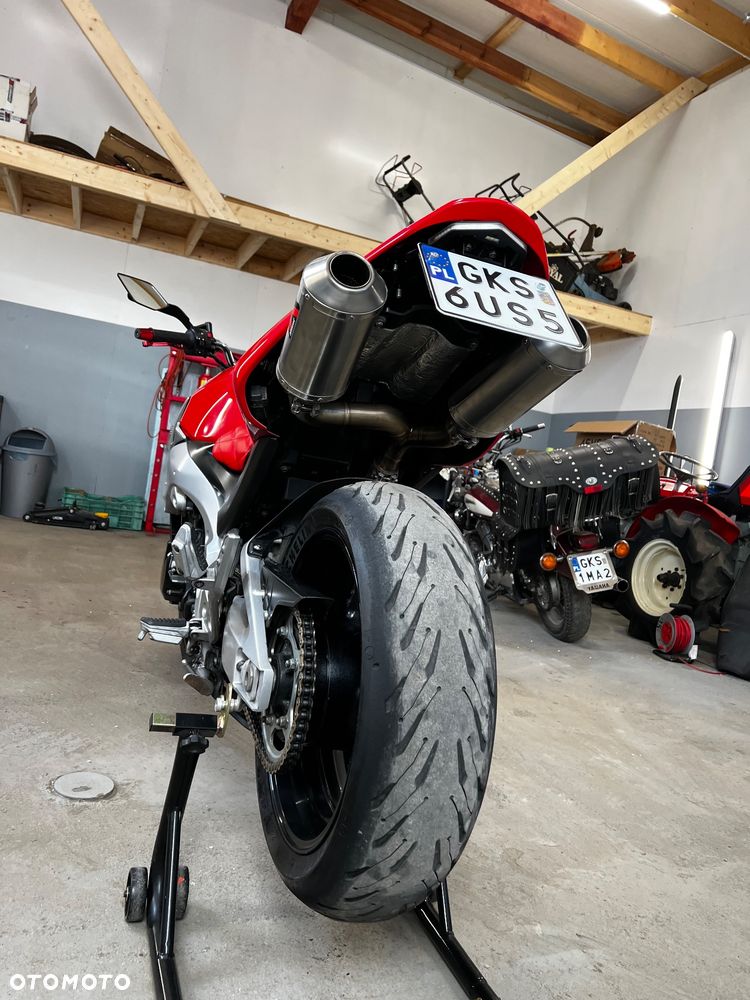 Suzuki GSR - 11