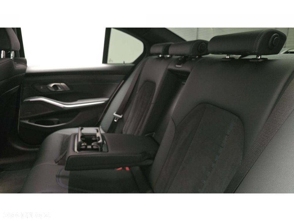 BMW Seria 3 320d xDrive mHEV M Sport sport - 23