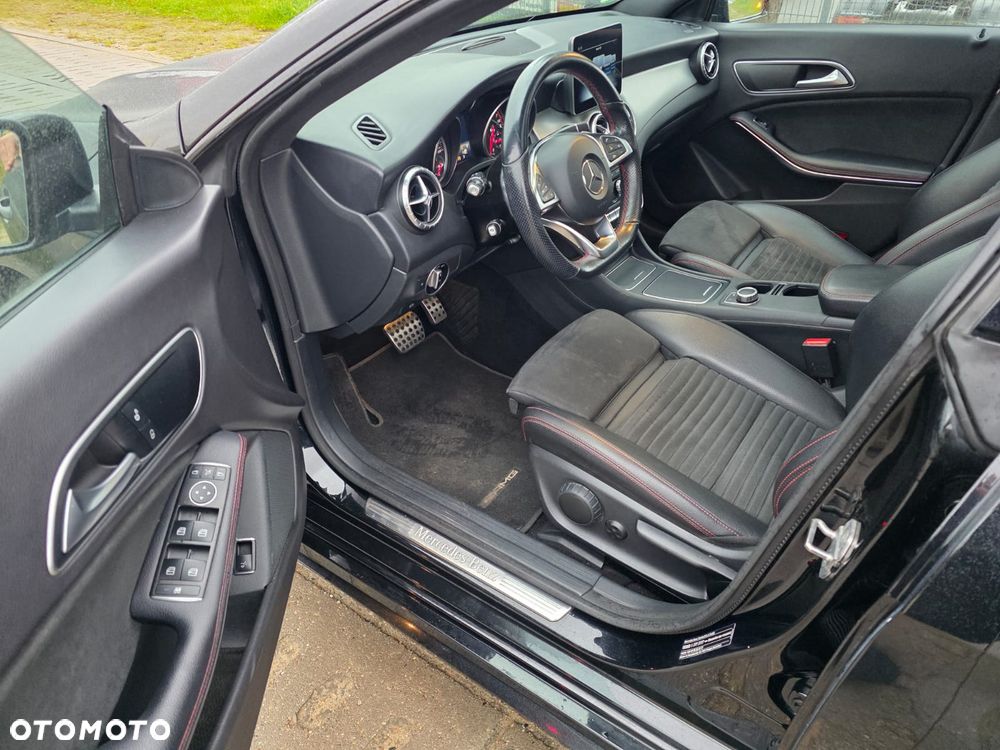 Mercedes-Benz CLA 220 4-Matic AMG Line - 14
