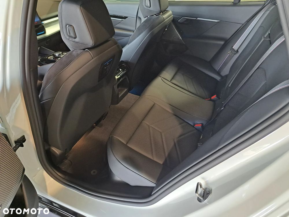 BMW Seria 5 520d xDrive mHEV M Sport - 12