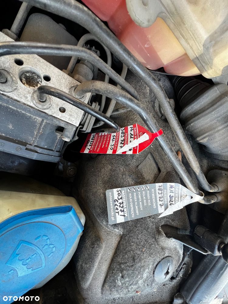 Volkswagen Passat 1.9 TDI Highline - 13