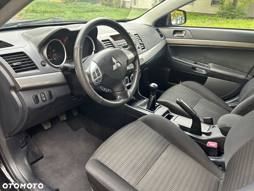 Mitsubishi Lancer 1.6 Invite - 22