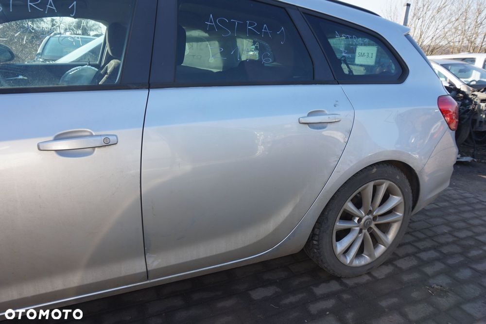 DRZWI TYLNE LEWE ASTRA IV J KOMBI Z176  SREBRNY OPEL 2009-2015 - 4