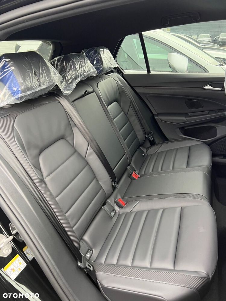 Volkswagen Golf - 8