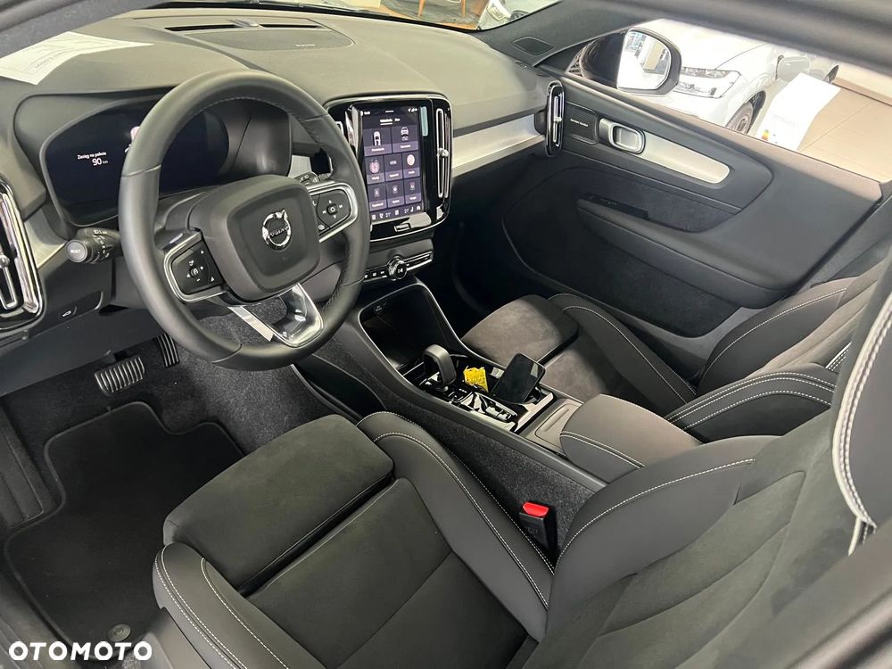 Volvo XC 40 B4 AWD Ultimate Dark - 18