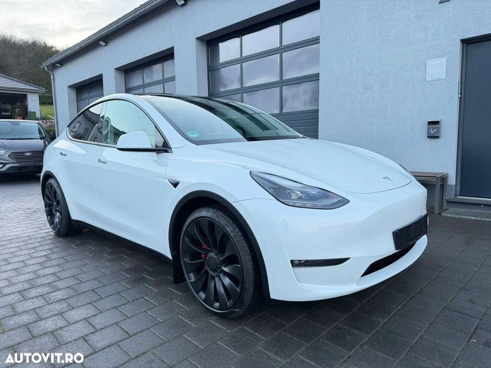 Tesla Model Y - 1