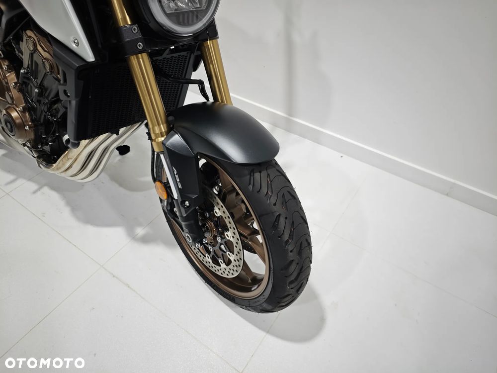 Honda CB - 12