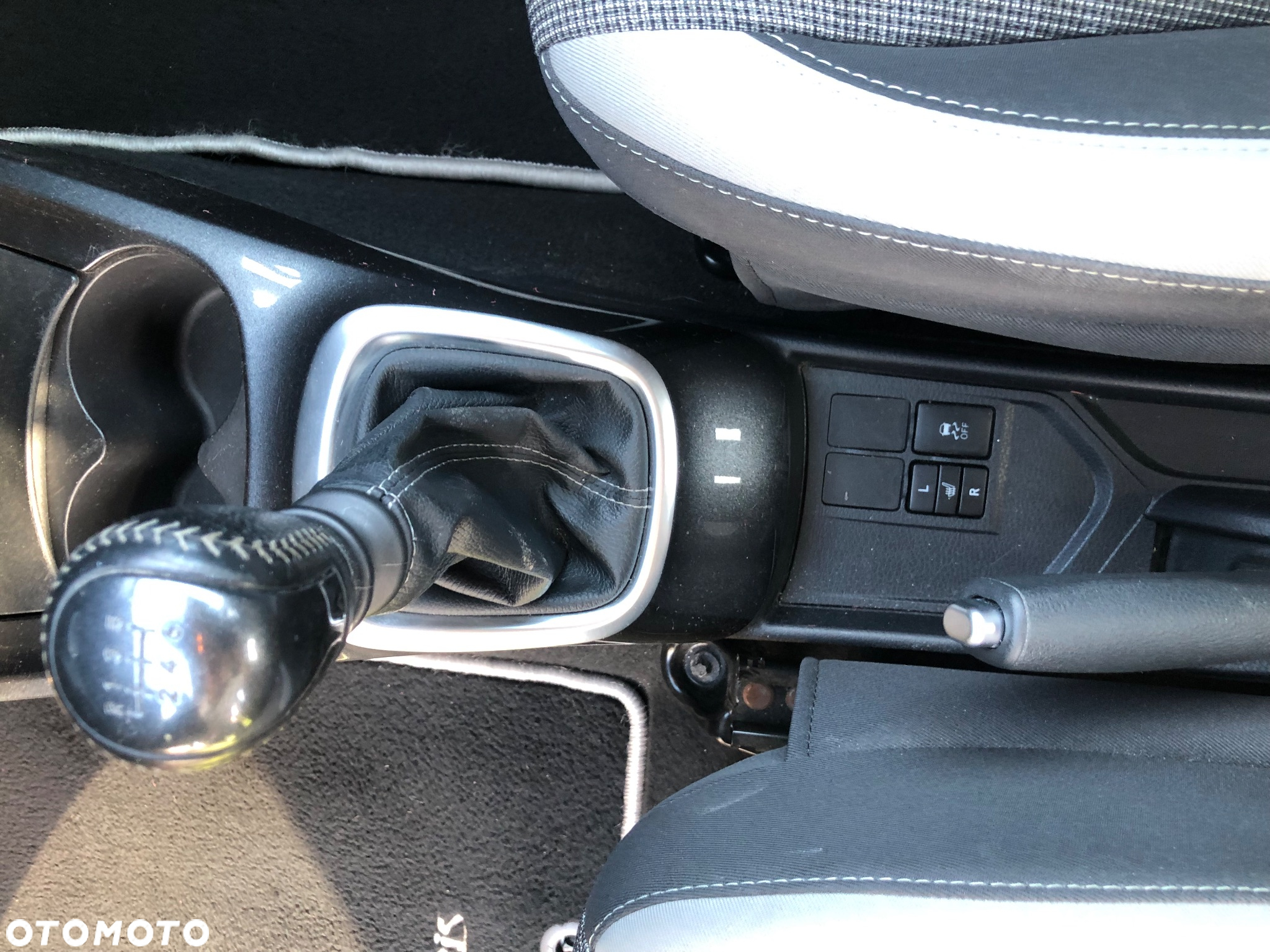 Toyota Yaris 1.5 Life - 32