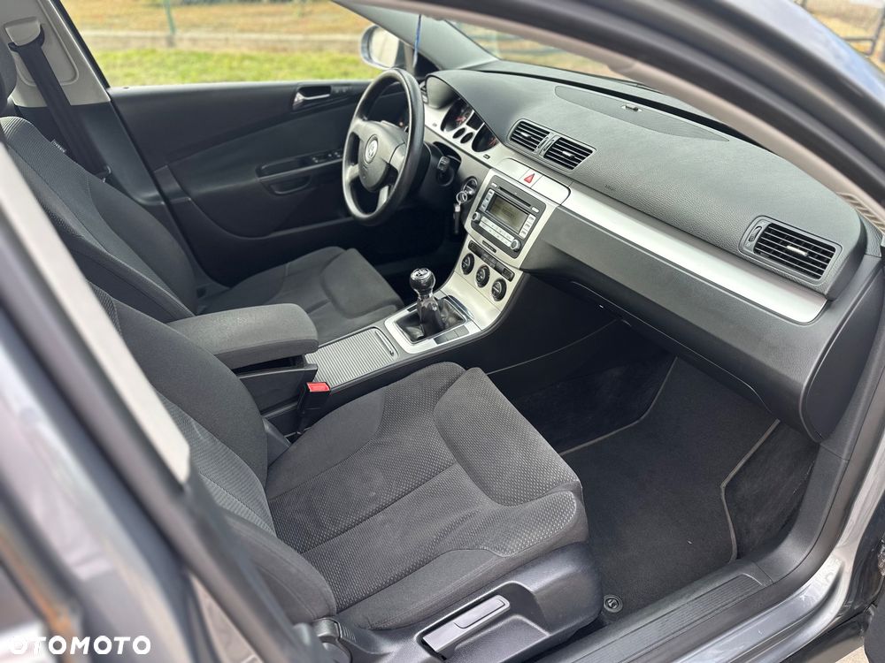 Volkswagen Passat - 36