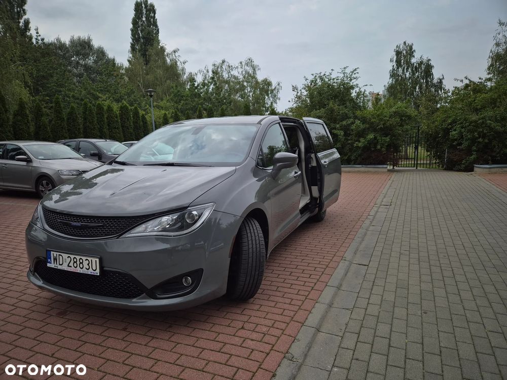 Chrysler Pacifica - 5