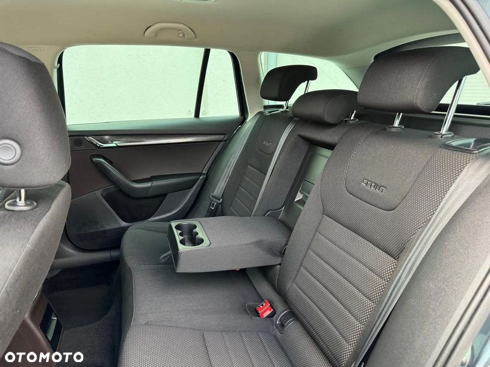 Skoda Octavia Scout 2.0 TDI 4x4 DSG - 36