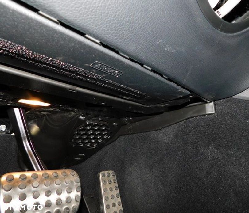 Mercedes-Benz Klasa E 220 d 4-Matic 9G-TRONIC - 29