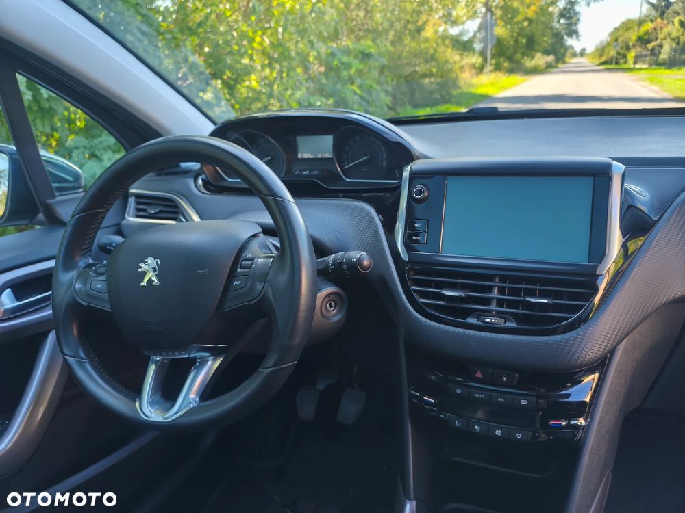 Peugeot 2008 1.2 Pure Tech Style S&S - 12