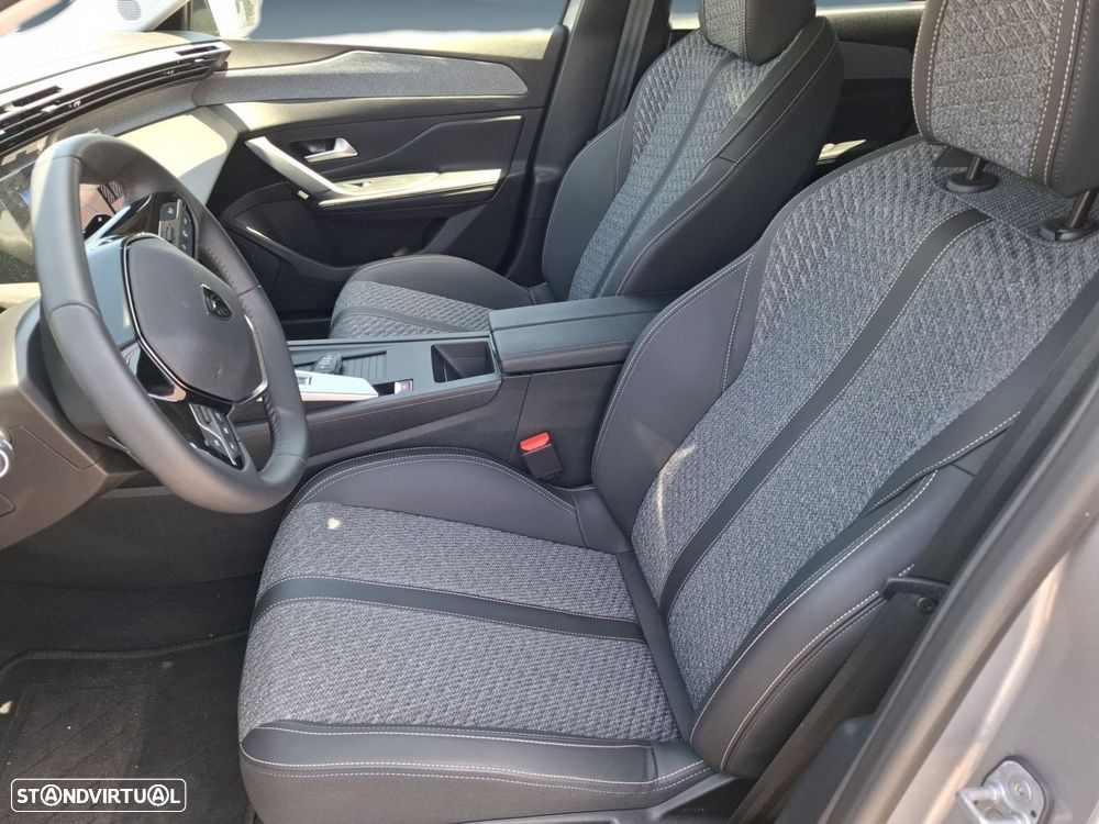 Peugeot 308 SW 1.2 Hybrid Allure e-DCS6 — fotografia 11