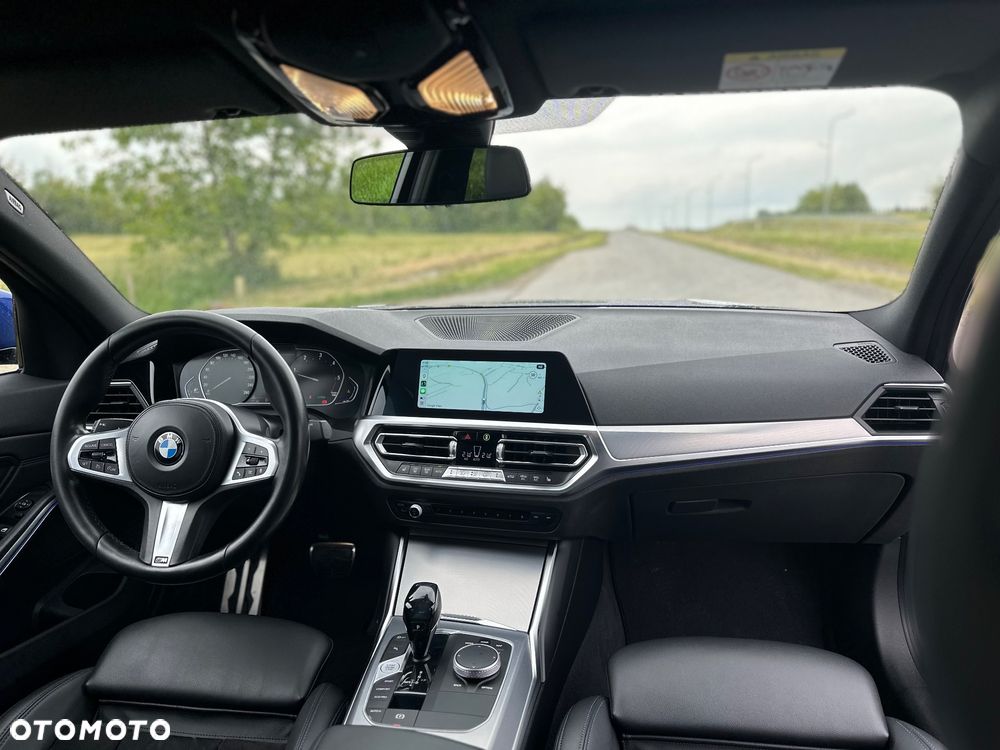 BMW Seria 3 318d M Sport - 9