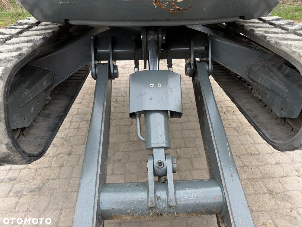 Wacker Neuson EZ53 Koparka Gąsienicowa 5,5 Tony. 2020 rok. 1772 mtg. Jak Nówka z salonu! ani deka luzów czy wycieków! Pochodzi z Gospodarstwa Norweskiego! Aktualne serwisy DEKRA BMWT 2027r. 2 łyżki. Silnik PERKINS 4 cyl. 52km. Maszyna Full wypasiona! Bogata wersja Norweska! Klima. Szybkozłącze Hydrauliczne. OKAZJA. Pełny Oryginał historia do sprawdzenia w Wacker autoryzowany! 4 sekcje Hydrauliczne. Po serwisach eksploatacyjnych. Ani Deka luzów i wycieków - 28