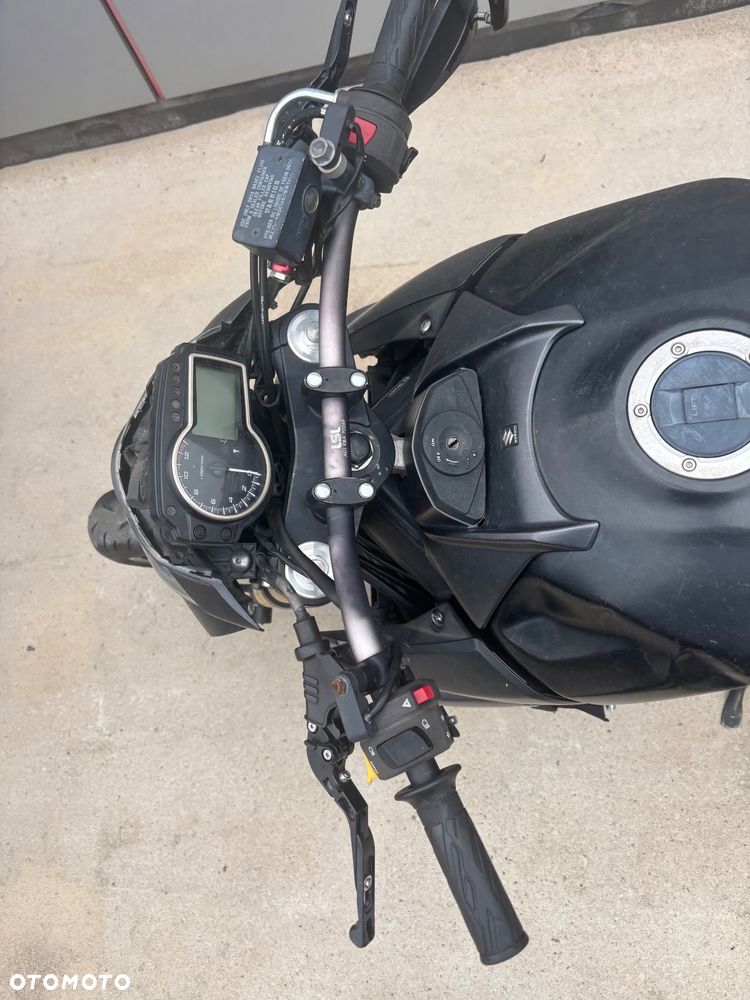 Suzuki GSR - 3