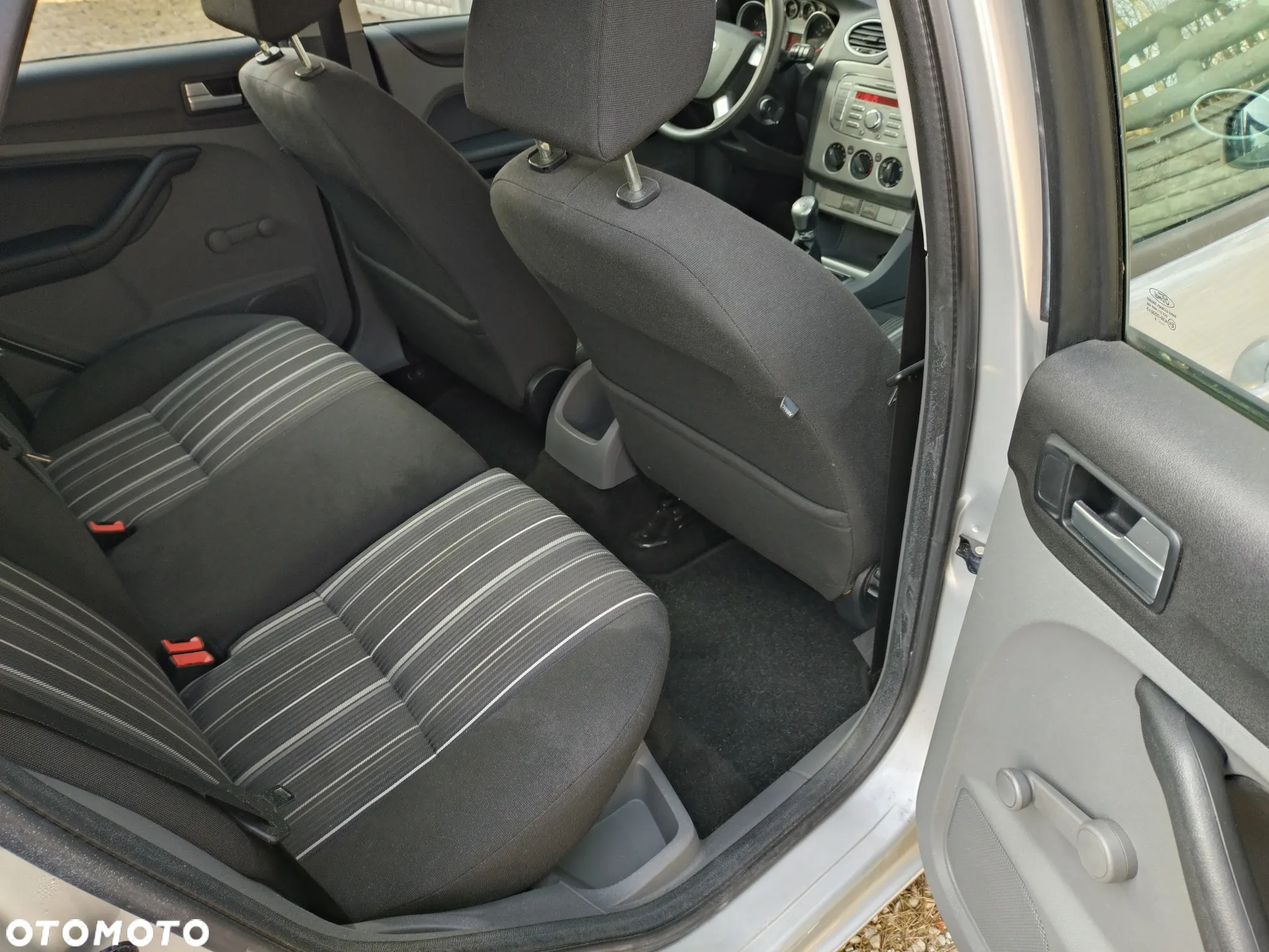 Ford Focus 1.6 16V Ambiente - 12