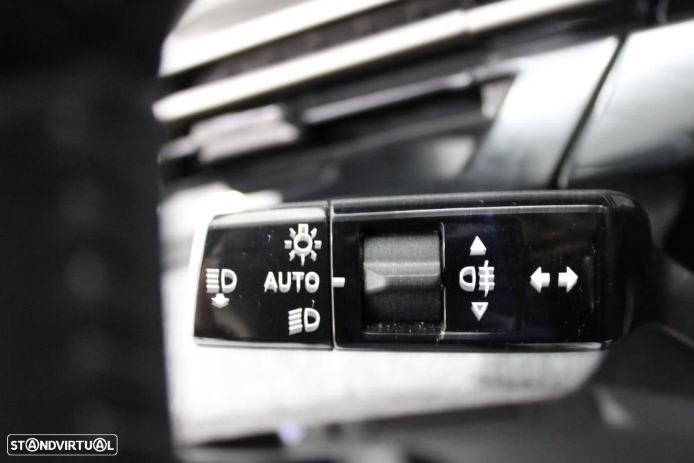 Peugeot E-5008 210 Allure Business - 21