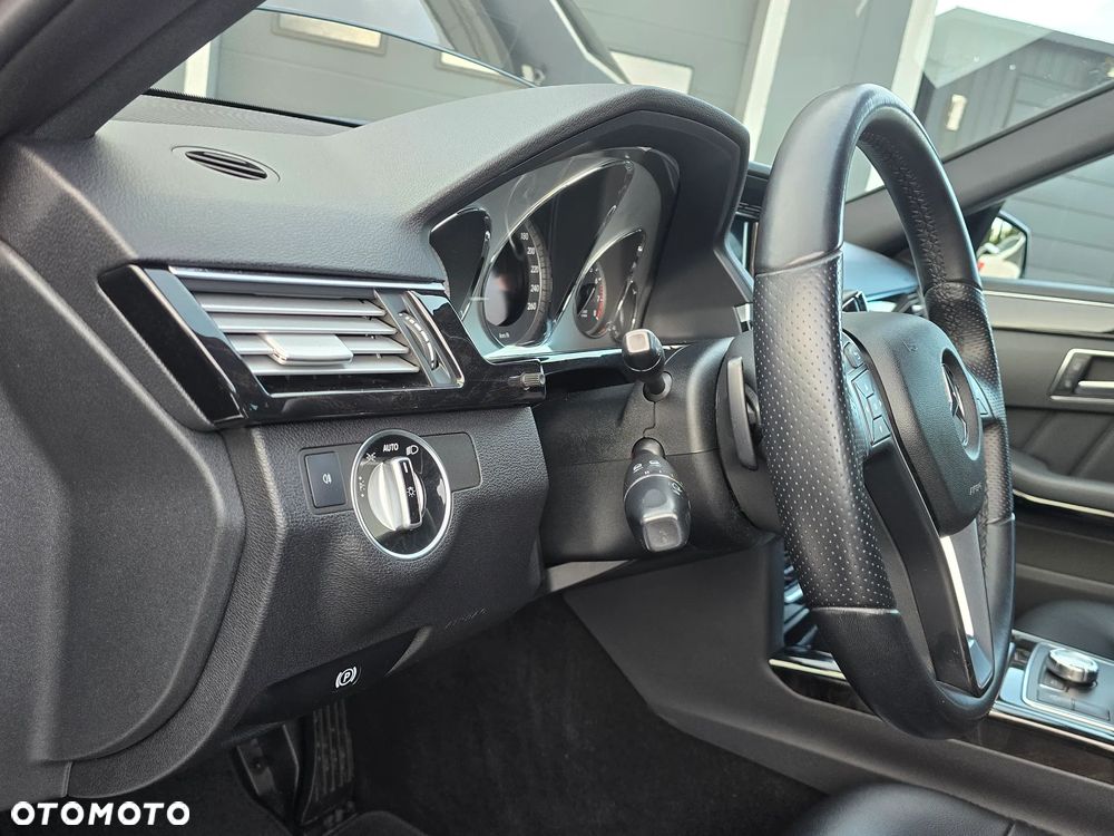 Mercedes-Benz Klasa E 200 CGI BlueEFFICIENCY 7G-TRONIC Avantgarde - 25