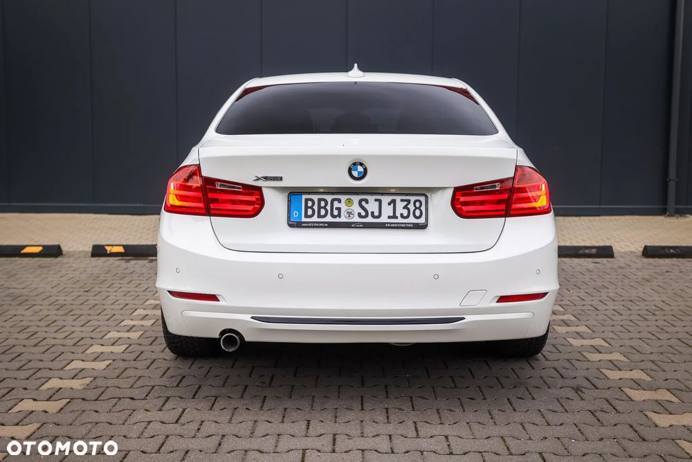 BMW Seria 3 320d xDrive Sport Line - 14