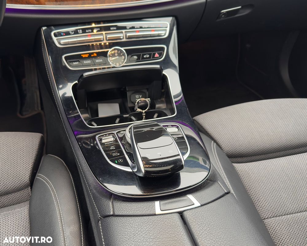 Mercedes-Benz E 220 d Aut. - 32