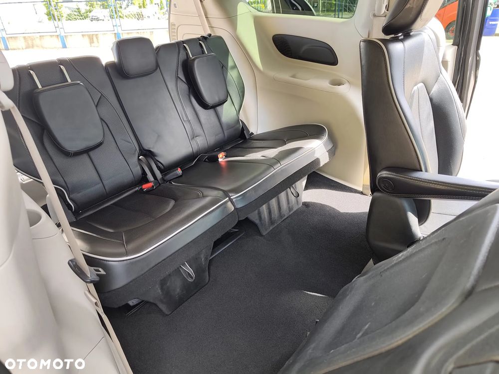 Chrysler Pacifica - 27