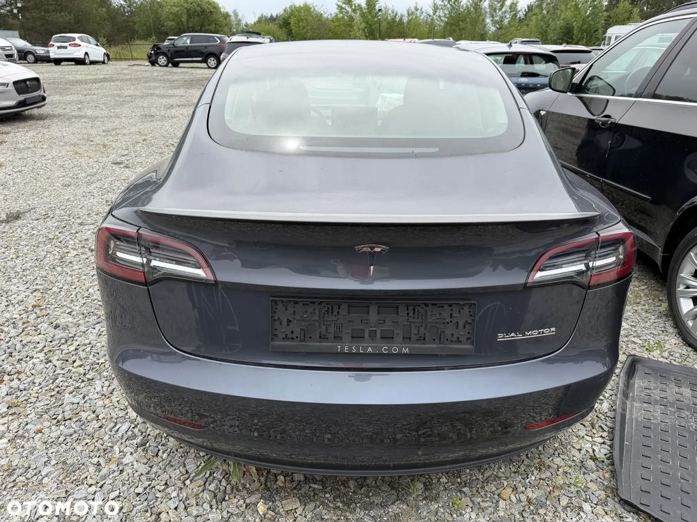 Tesla Model 3 - 3