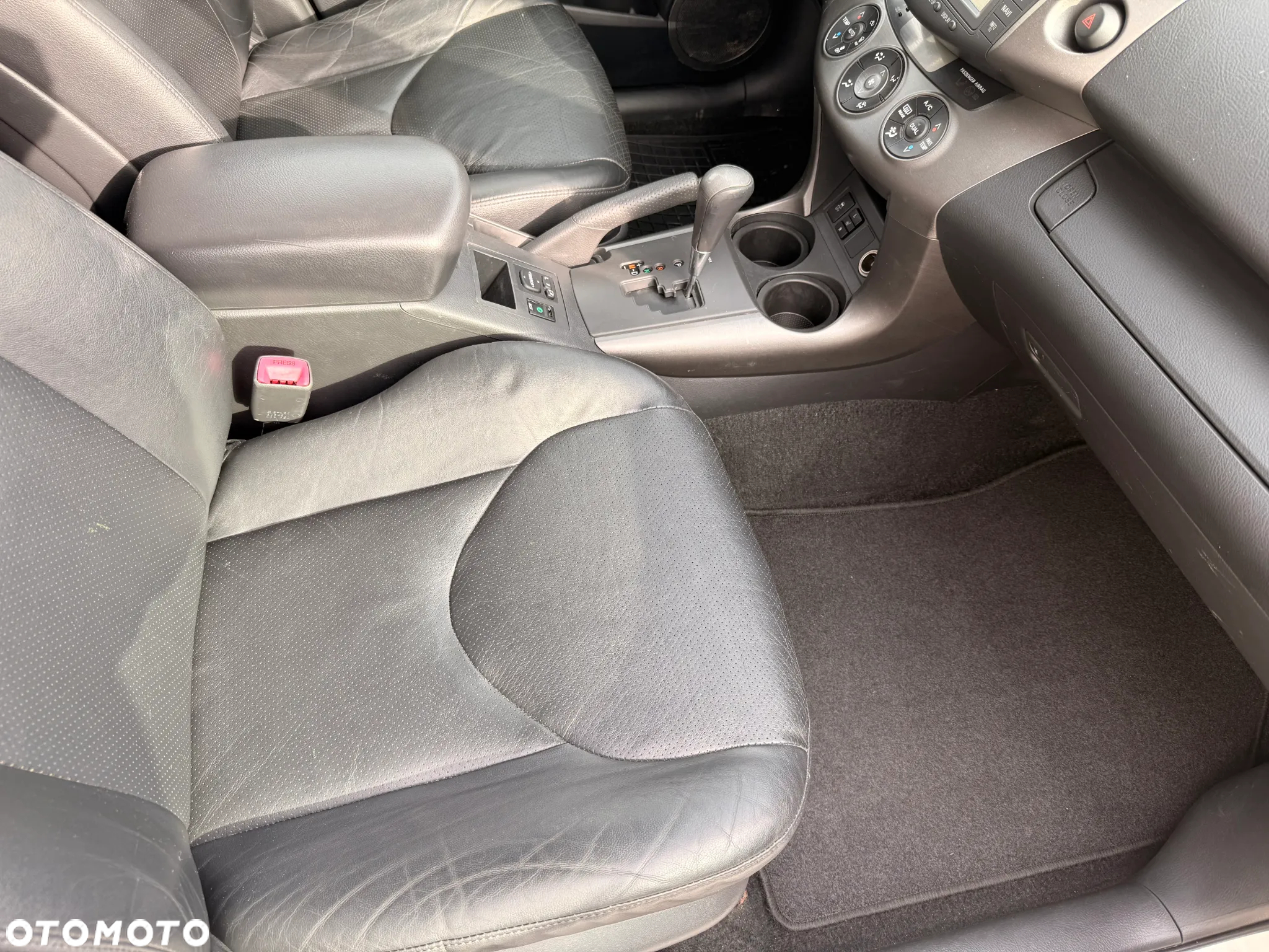 Toyota RAV4 - 16